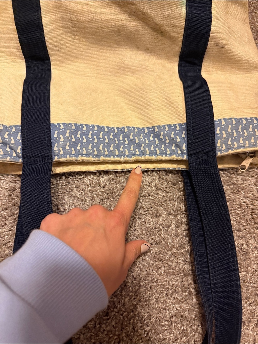 Vineyard vines tote in small blue footprint trim - Picture 5 of 6